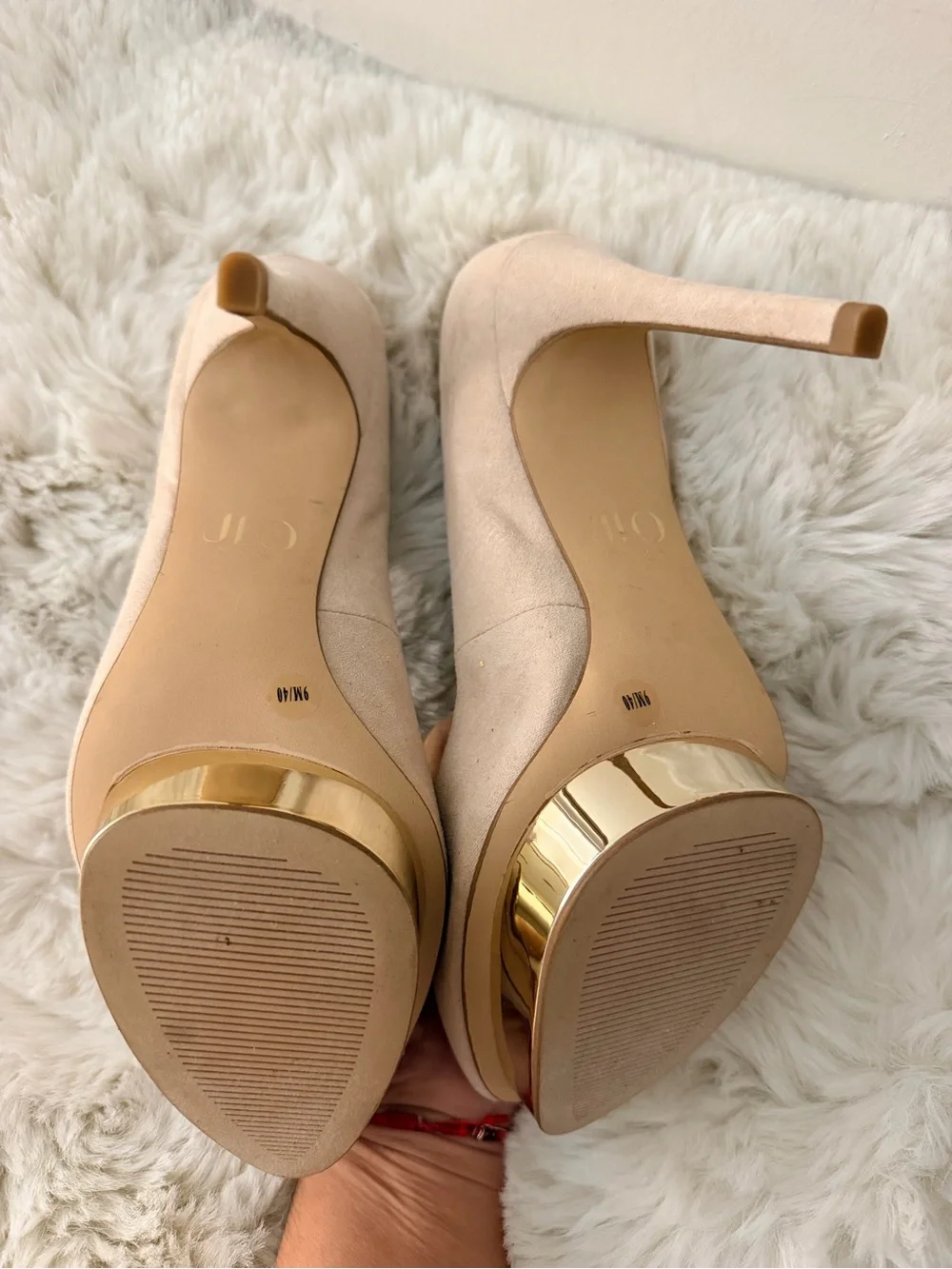 Jennifer Lopez Beige Suede Pointed-Toe Pumps